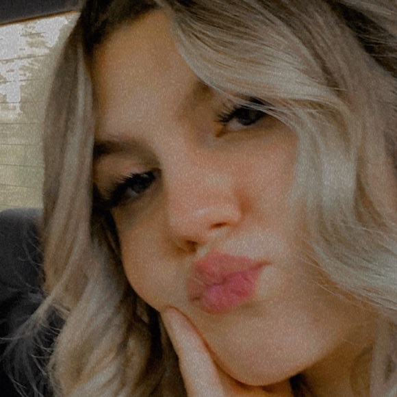 Meet your Posher, Alexis - Picture 1 of 1